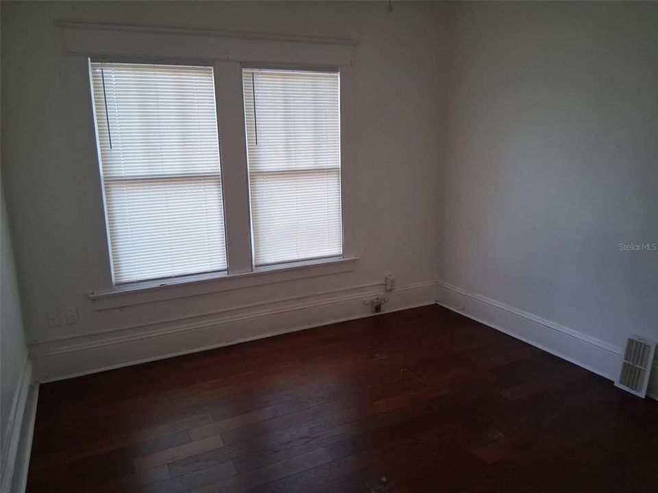 For Rent: $1,250 (1 beds, 1 baths, 500 Square Feet)