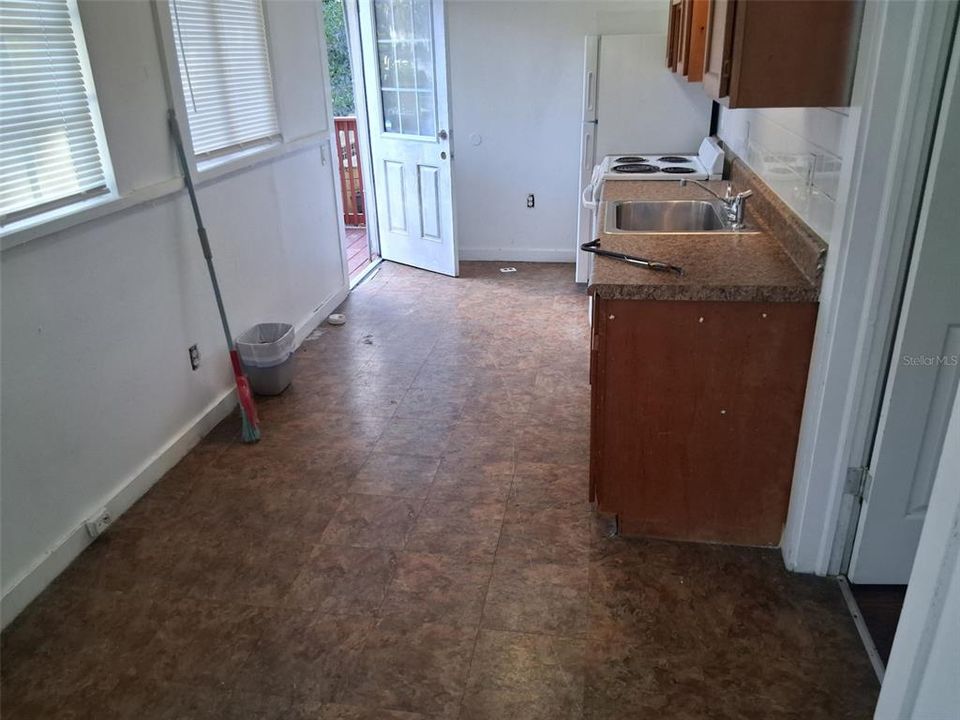 For Rent: $1,250 (1 beds, 1 baths, 500 Square Feet)