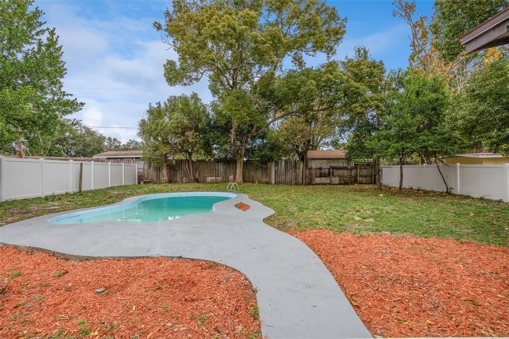 На продажу: $385,000 (4 спален, 2 ванн, 1410 Квадратных фут)