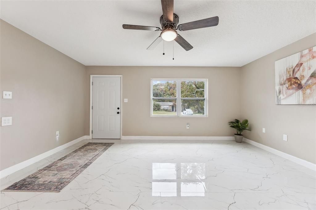 На продажу: $385,000 (4 спален, 2 ванн, 1410 Квадратных фут)