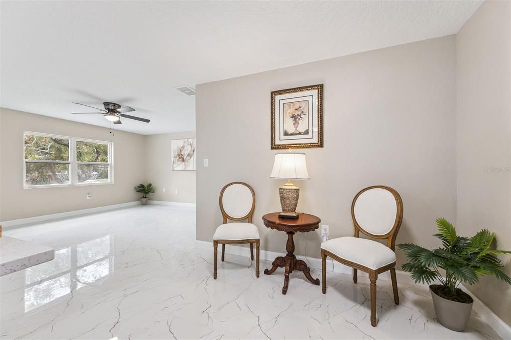 На продажу: $385,000 (4 спален, 2 ванн, 1410 Квадратных фут)