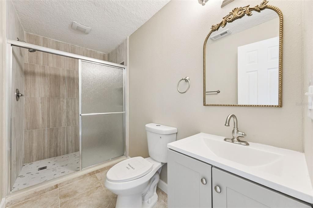 На продажу: $385,000 (4 спален, 2 ванн, 1410 Квадратных фут)