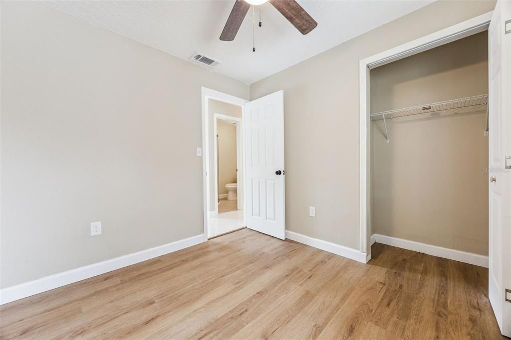 На продажу: $385,000 (4 спален, 2 ванн, 1410 Квадратных фут)