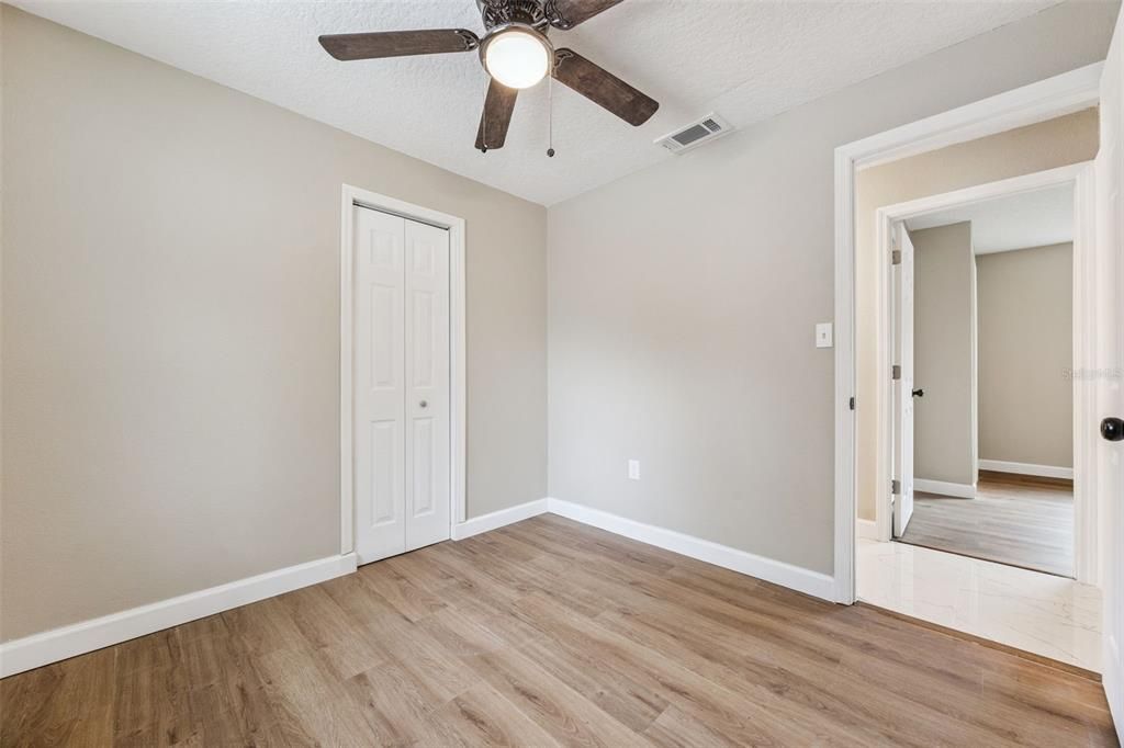 На продажу: $385,000 (4 спален, 2 ванн, 1410 Квадратных фут)