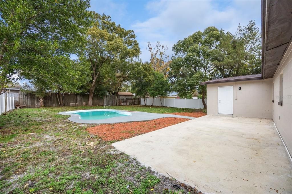 На продажу: $385,000 (4 спален, 2 ванн, 1410 Квадратных фут)