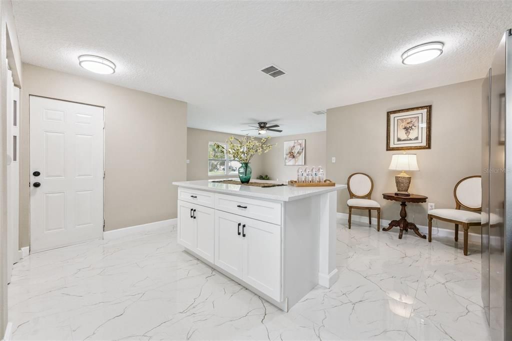 На продажу: $385,000 (4 спален, 2 ванн, 1410 Квадратных фут)