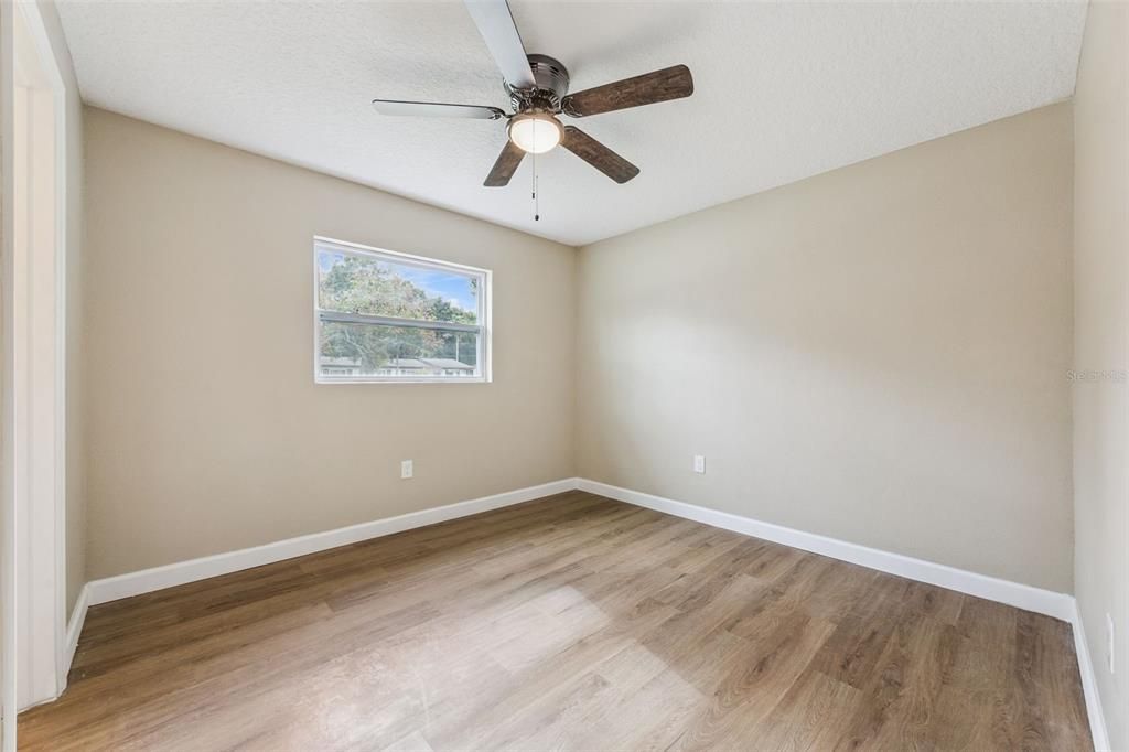 На продажу: $385,000 (4 спален, 2 ванн, 1410 Квадратных фут)