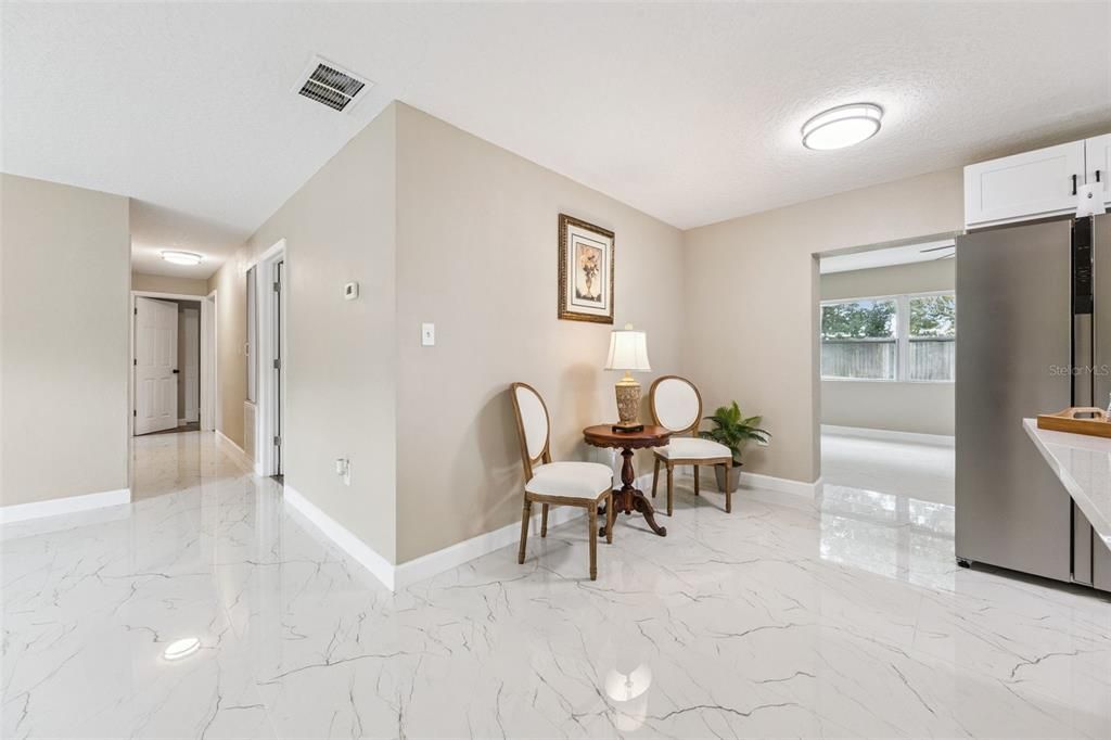 На продажу: $385,000 (4 спален, 2 ванн, 1410 Квадратных фут)