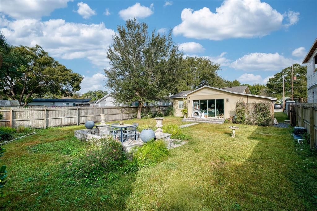 合同活跃: $425,000 (0.15 acres)