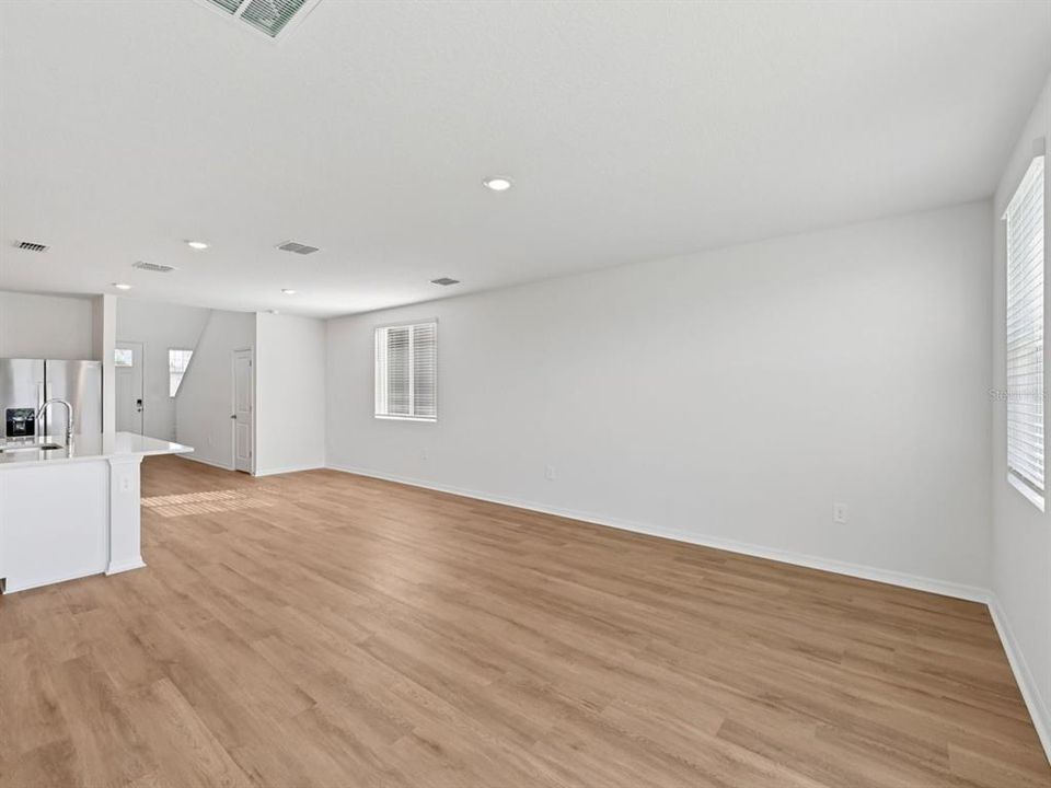 На продажу: $319,810 (4 спален, 2 ванн, 2168 Квадратных фут)