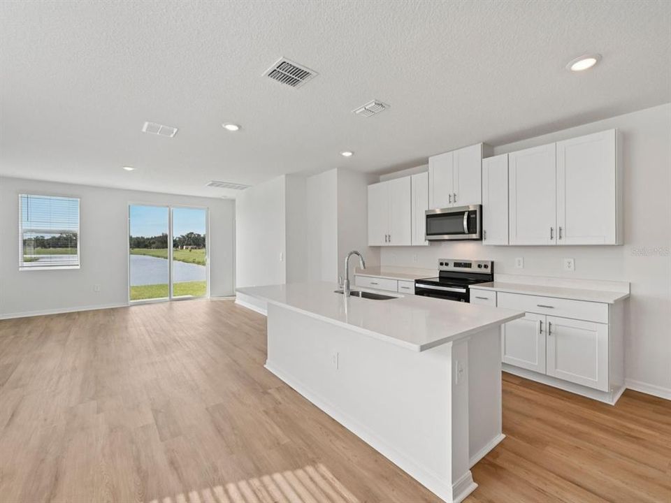 На продажу: $319,810 (4 спален, 2 ванн, 2168 Квадратных фут)