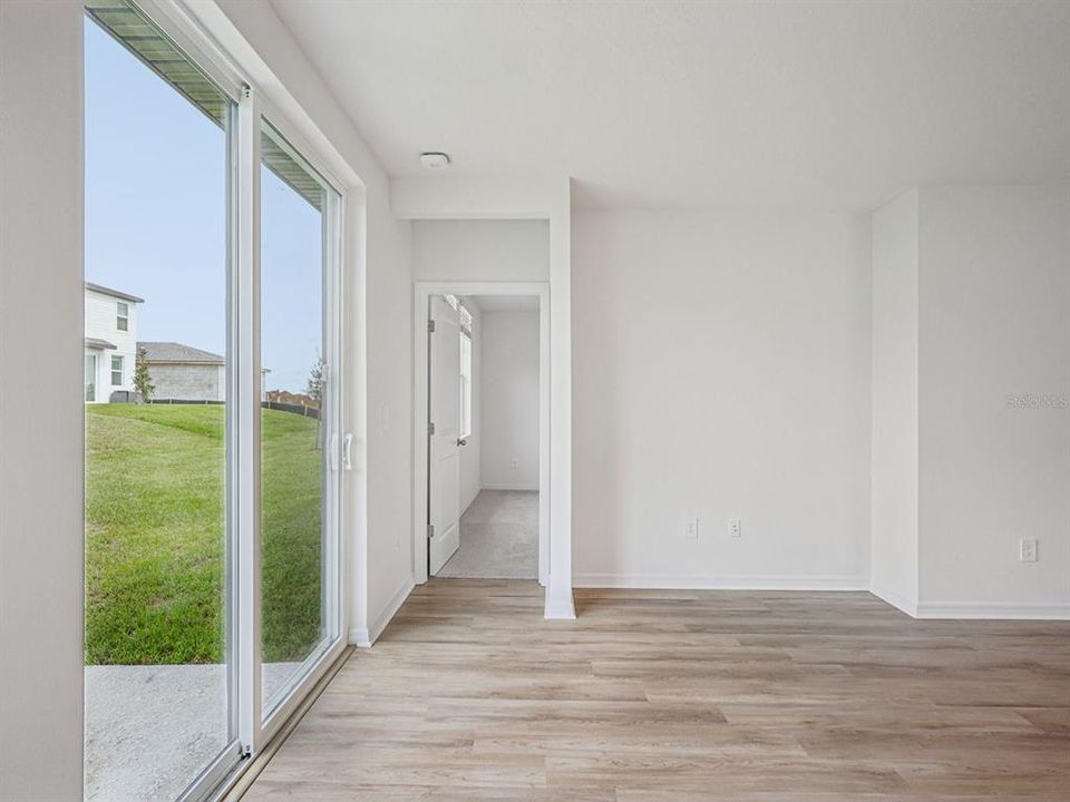 На продажу: $274,470 (3 спален, 2 ванн, 1269 Квадратных фут)