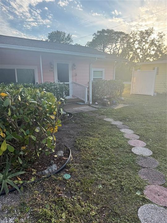 出租: $2,385 (3 贝兹, 2 浴室, 1100 平方英尺)