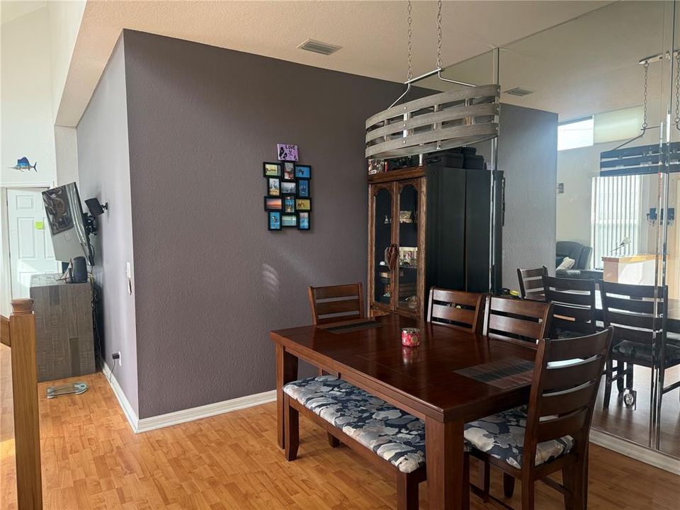 待售: $395,000 (4 贝兹, 3 浴室, 1834 平方英尺)