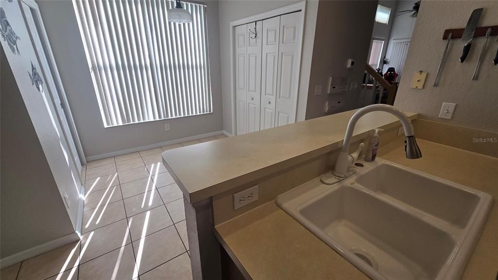 待售: $395,000 (4 贝兹, 3 浴室, 1834 平方英尺)