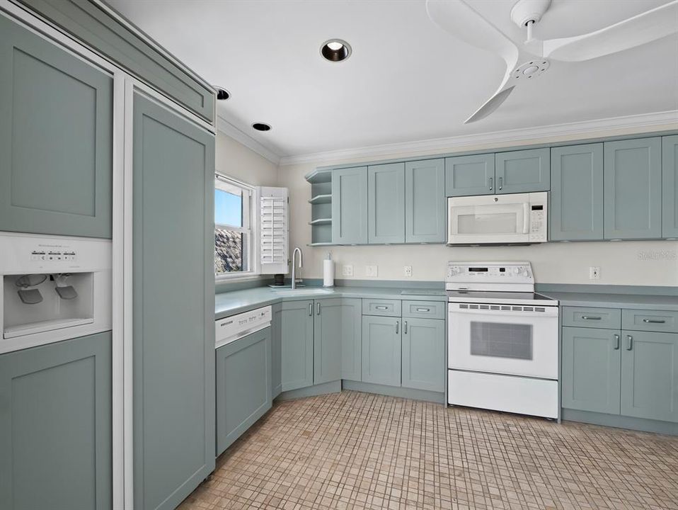 For Sale: $1,348,000 (2 beds, 2 baths, 1587 Square Feet)