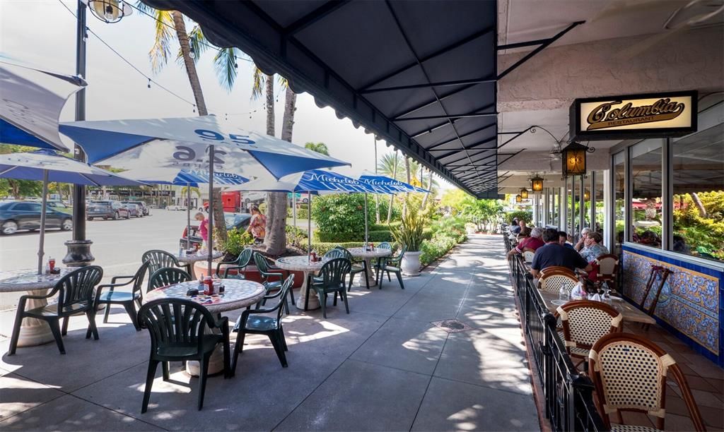 For Sale: $1,348,000 (2 beds, 2 baths, 1587 Square Feet)