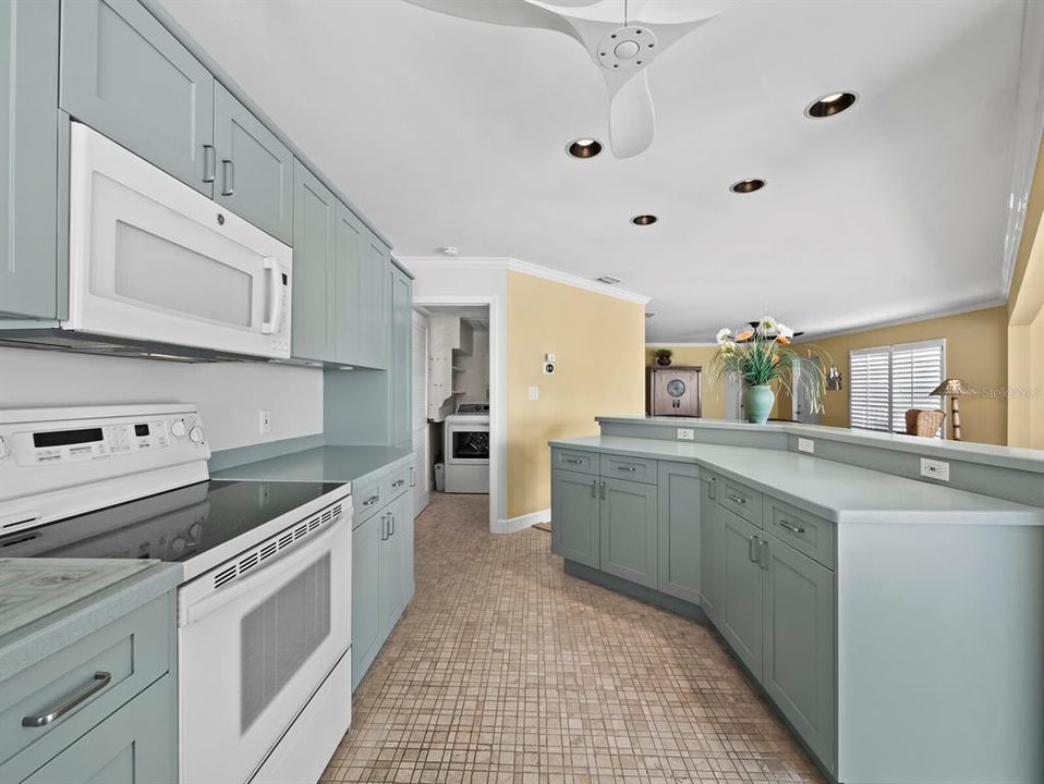 For Sale: $1,348,000 (2 beds, 2 baths, 1587 Square Feet)