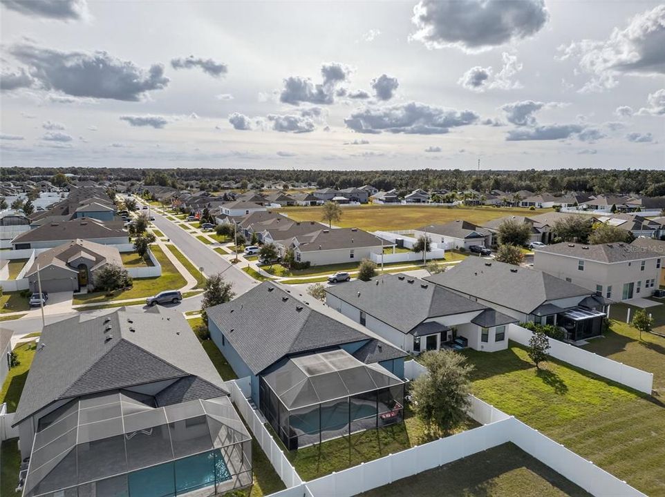 For Sale: $425,000 (4 beds, 3 baths, 1945 Square Feet)