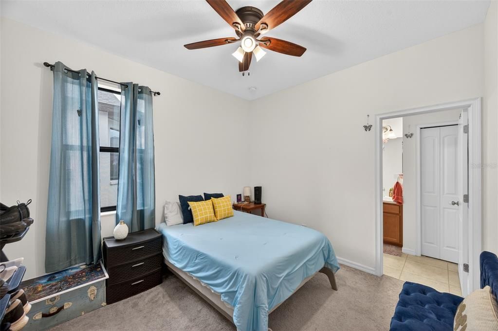 For Sale: $425,000 (4 beds, 3 baths, 1945 Square Feet)