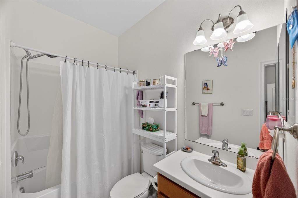 For Sale: $425,000 (4 beds, 3 baths, 1945 Square Feet)