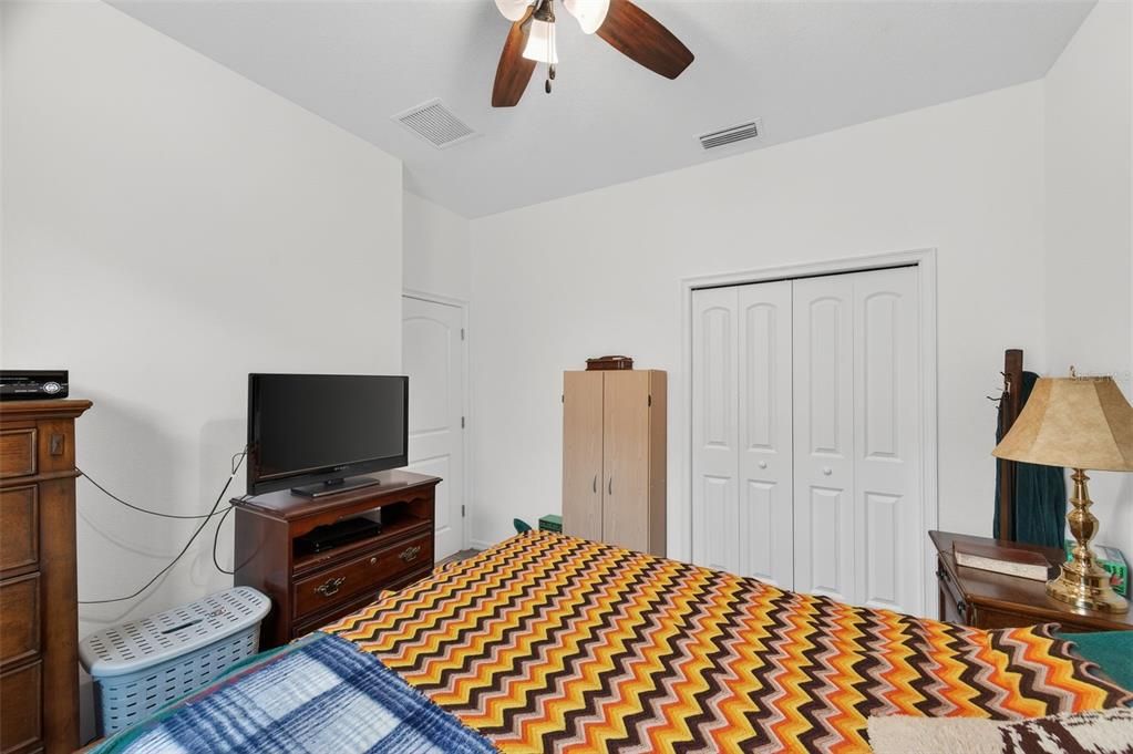 For Sale: $425,000 (4 beds, 3 baths, 1945 Square Feet)