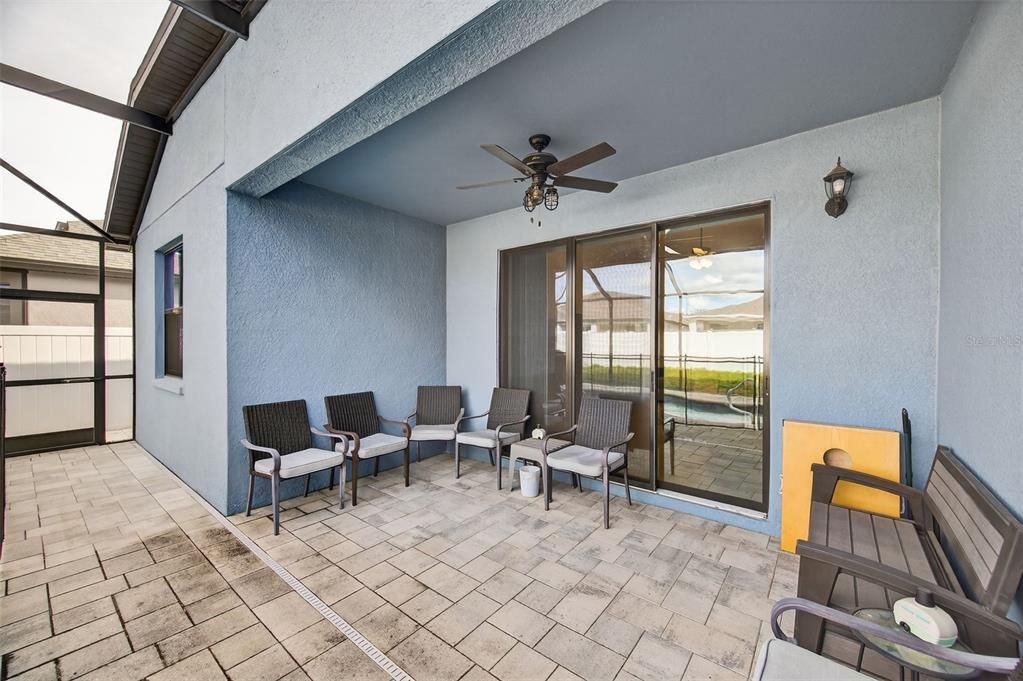 For Sale: $425,000 (4 beds, 3 baths, 1945 Square Feet)