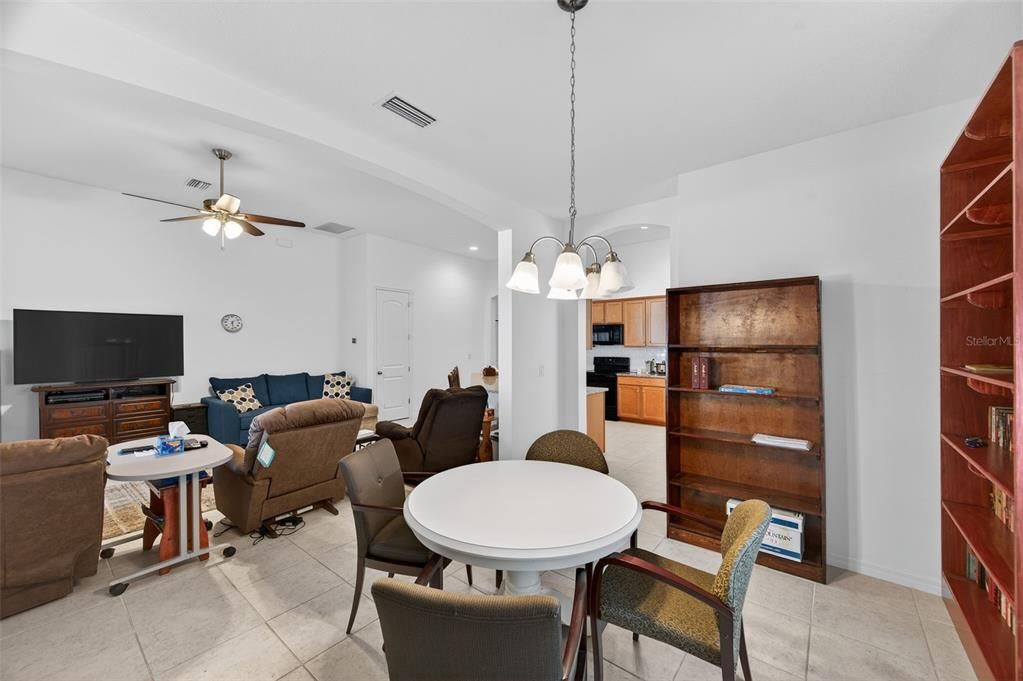 For Sale: $425,000 (4 beds, 3 baths, 1945 Square Feet)