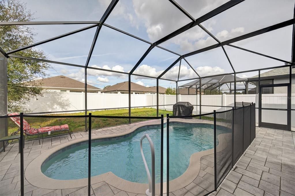 For Sale: $425,000 (4 beds, 3 baths, 1945 Square Feet)