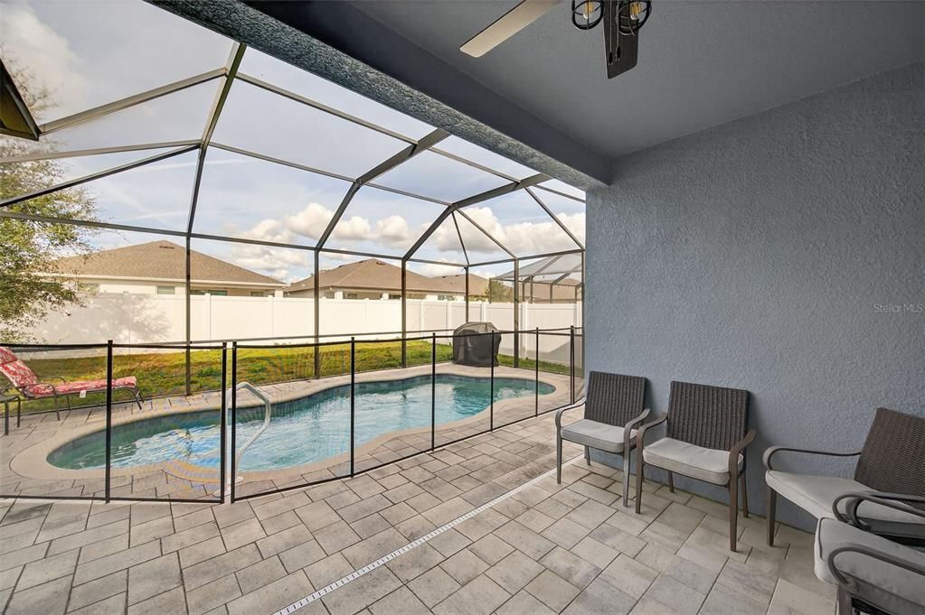 For Sale: $425,000 (4 beds, 3 baths, 1945 Square Feet)