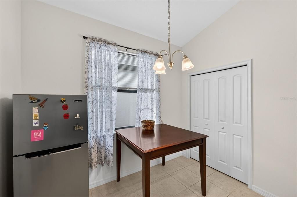 For Sale: $425,000 (4 beds, 3 baths, 1945 Square Feet)