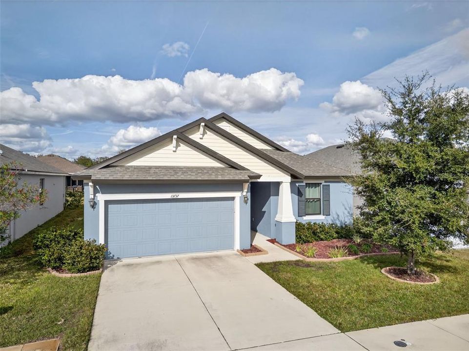 For Sale: $425,000 (4 beds, 3 baths, 1945 Square Feet)