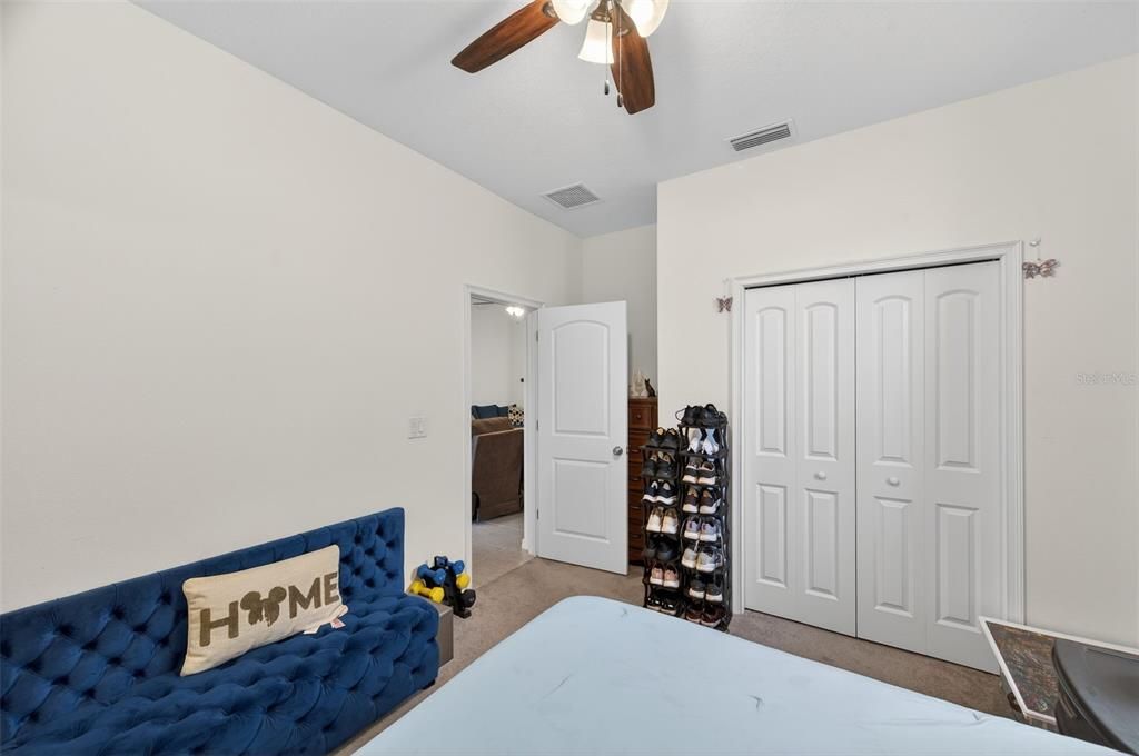 For Sale: $425,000 (4 beds, 3 baths, 1945 Square Feet)