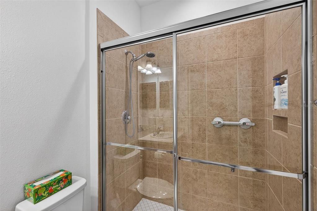 For Sale: $425,000 (4 beds, 3 baths, 1945 Square Feet)