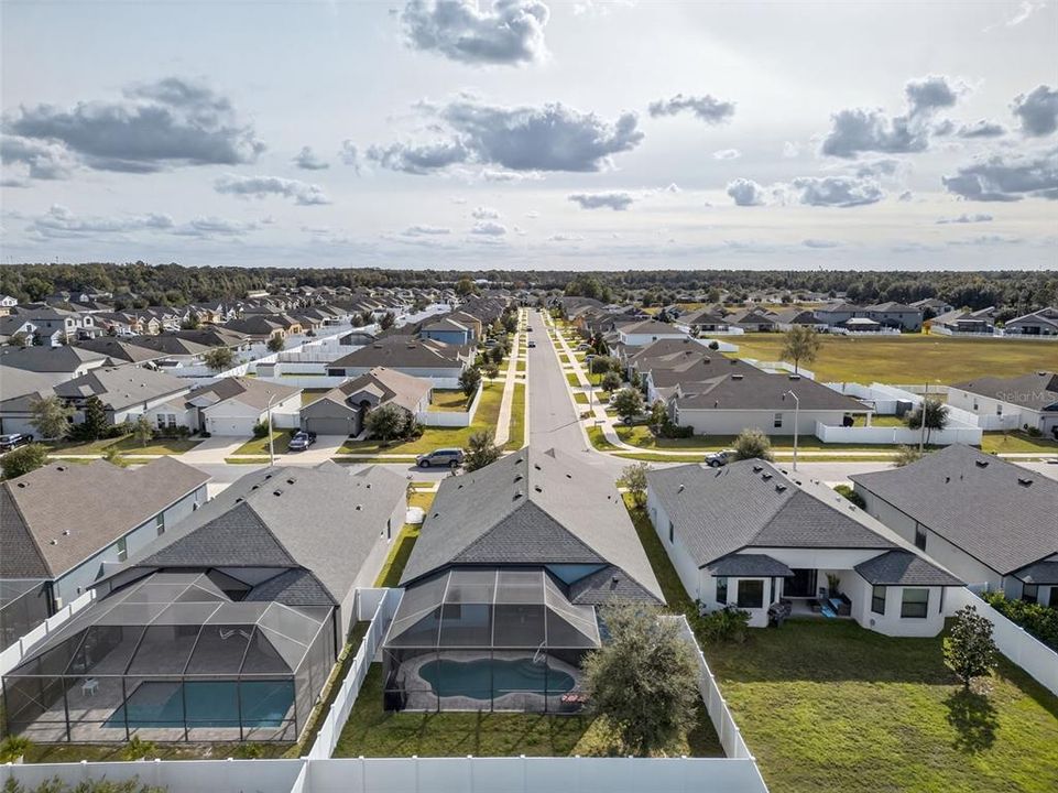 For Sale: $425,000 (4 beds, 3 baths, 1945 Square Feet)