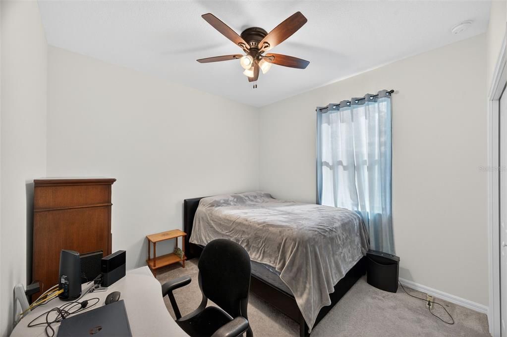 For Sale: $425,000 (4 beds, 3 baths, 1945 Square Feet)