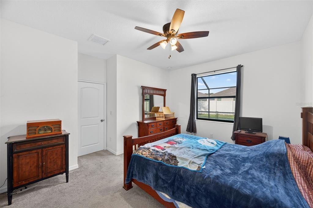 For Sale: $425,000 (4 beds, 3 baths, 1945 Square Feet)