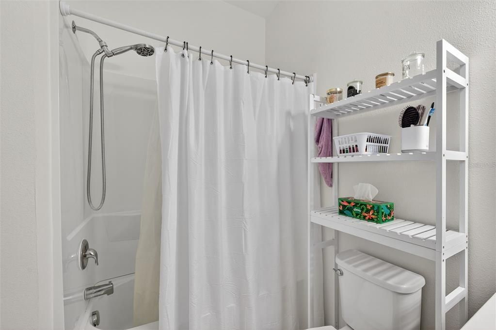 For Sale: $425,000 (4 beds, 3 baths, 1945 Square Feet)