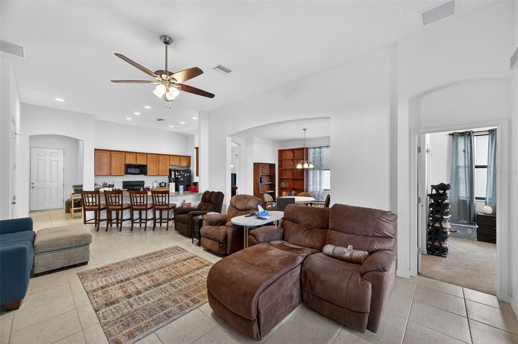 For Sale: $425,000 (4 beds, 3 baths, 1945 Square Feet)