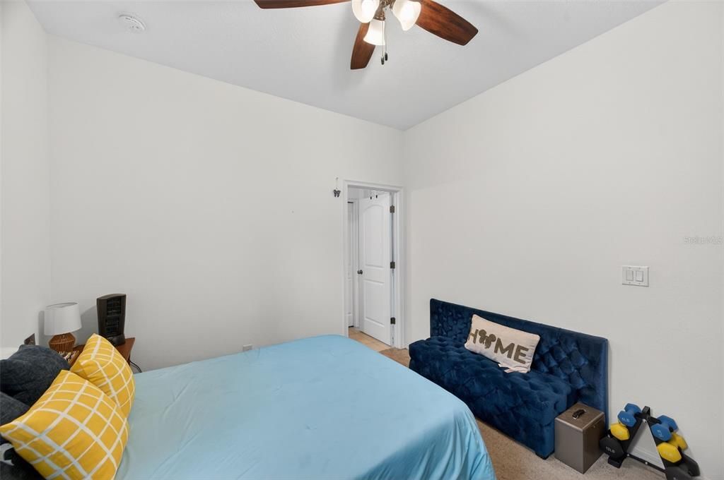 For Sale: $425,000 (4 beds, 3 baths, 1945 Square Feet)