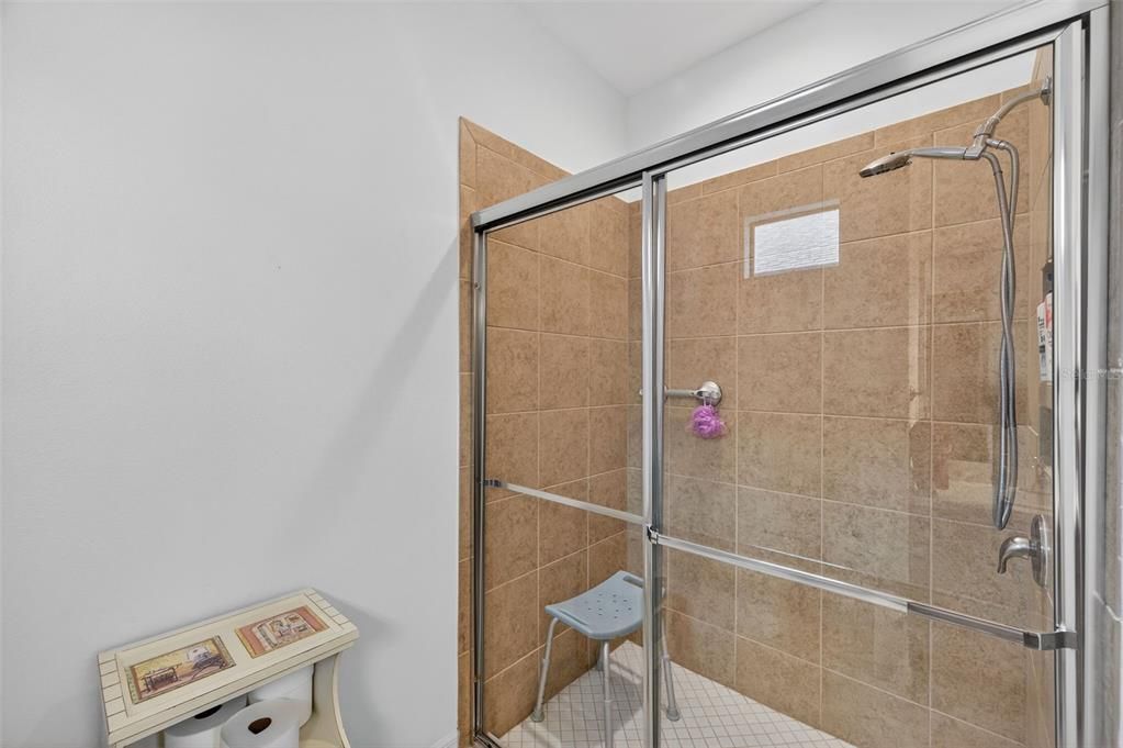 For Sale: $425,000 (4 beds, 3 baths, 1945 Square Feet)