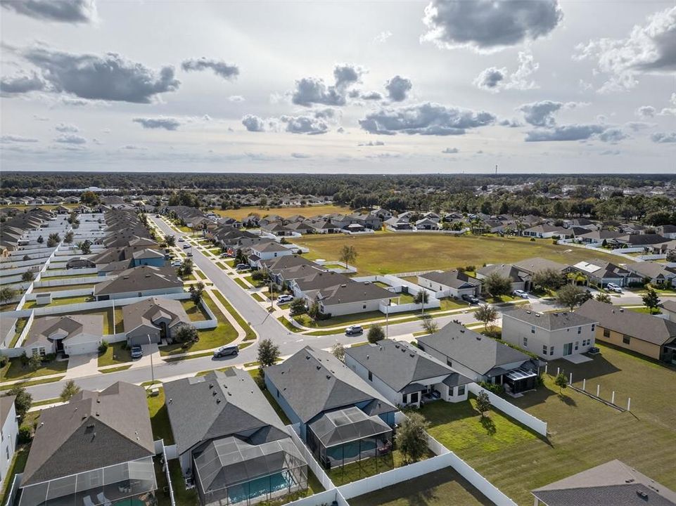 For Sale: $425,000 (4 beds, 3 baths, 1945 Square Feet)