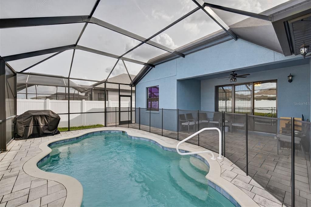 For Sale: $425,000 (4 beds, 3 baths, 1945 Square Feet)