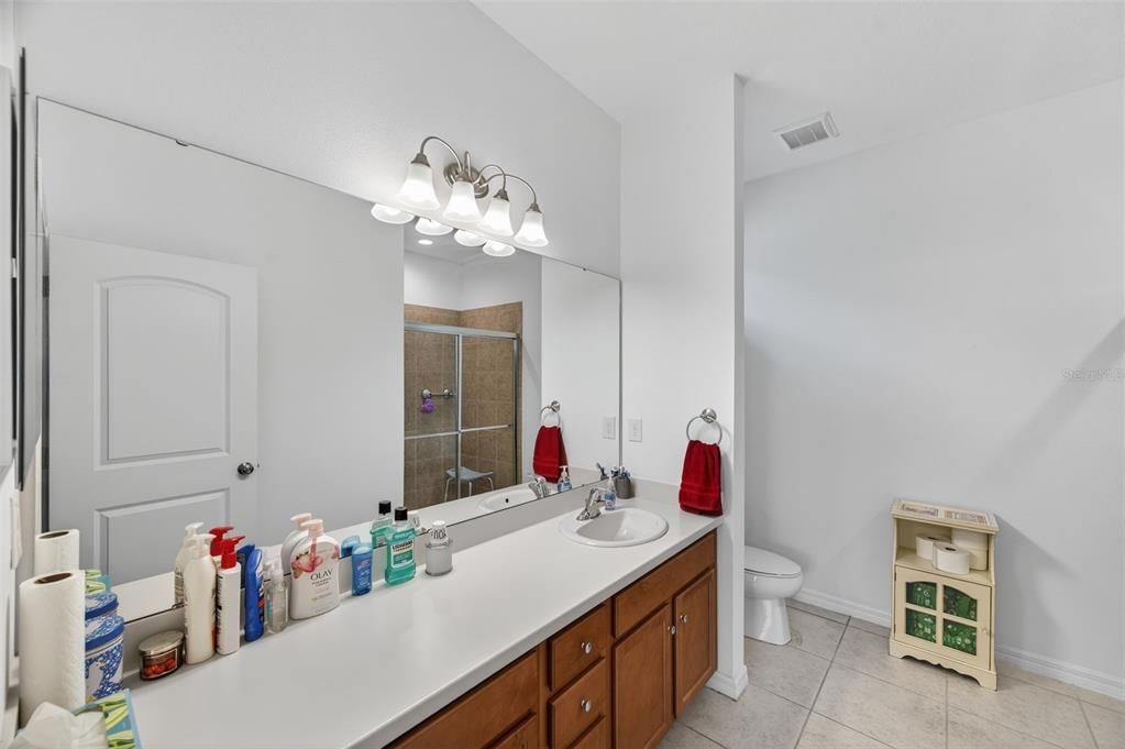 For Sale: $425,000 (4 beds, 3 baths, 1945 Square Feet)