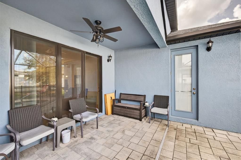 For Sale: $425,000 (4 beds, 3 baths, 1945 Square Feet)