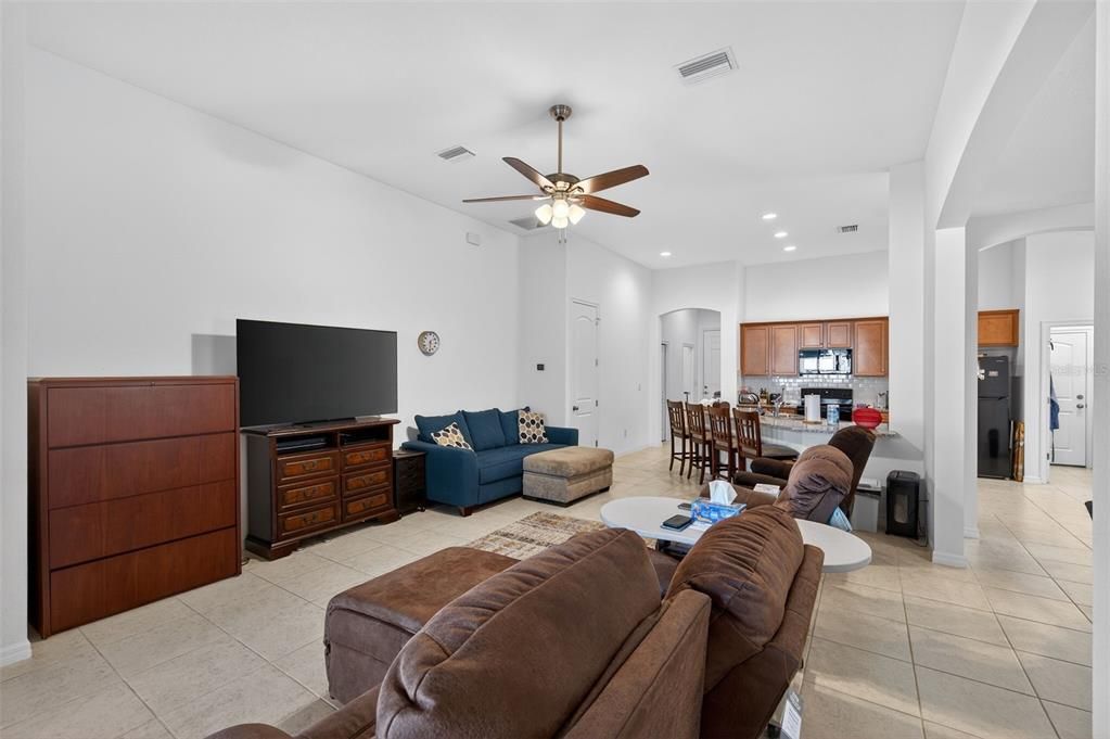 For Sale: $425,000 (4 beds, 3 baths, 1945 Square Feet)