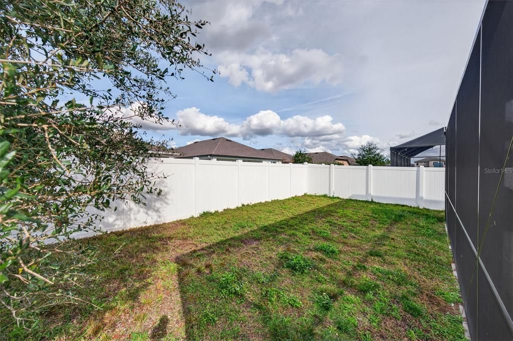 For Sale: $425,000 (4 beds, 3 baths, 1945 Square Feet)