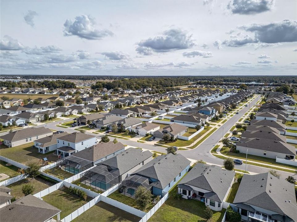 For Sale: $425,000 (4 beds, 3 baths, 1945 Square Feet)