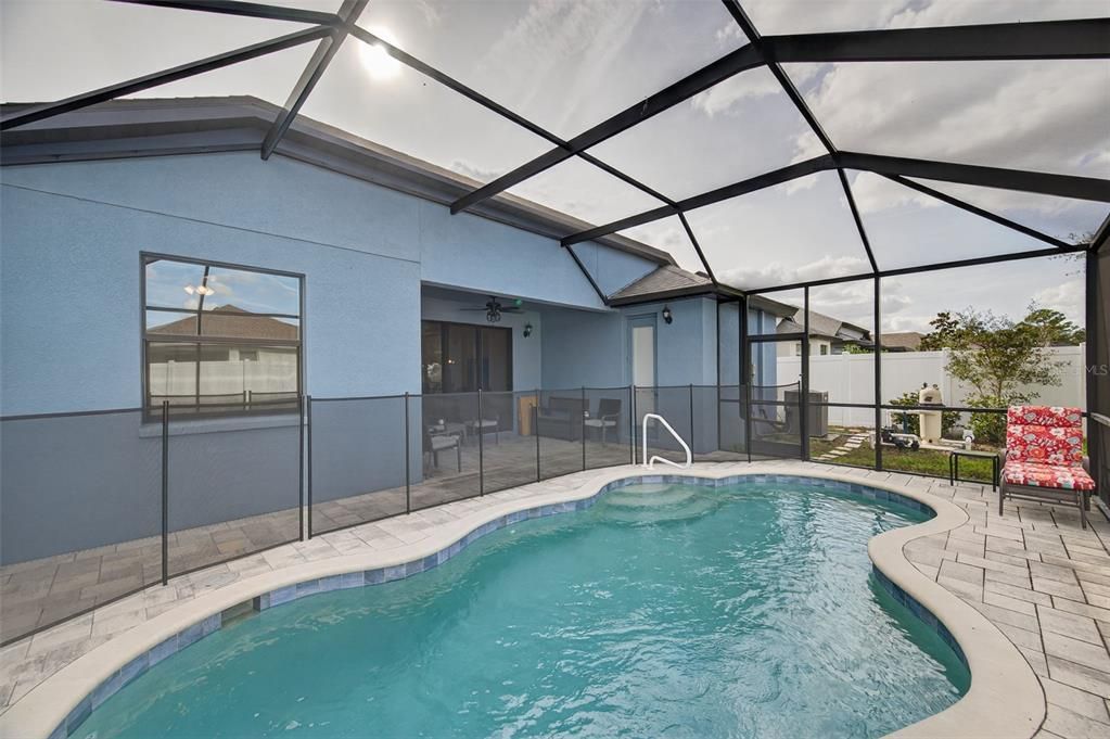 For Sale: $425,000 (4 beds, 3 baths, 1945 Square Feet)