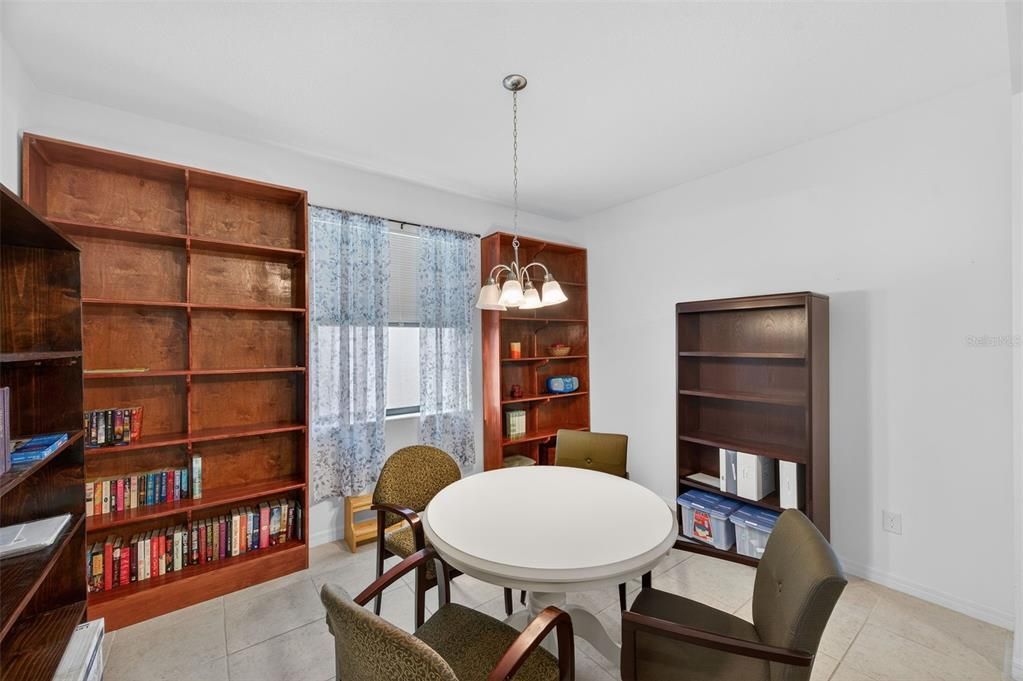 For Sale: $425,000 (4 beds, 3 baths, 1945 Square Feet)